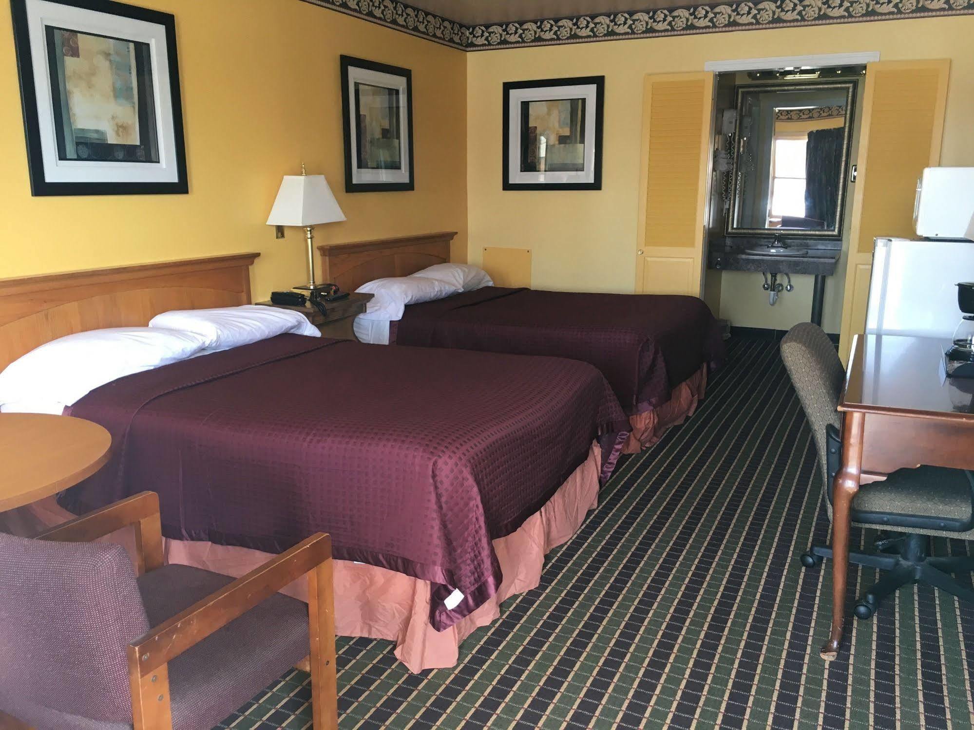 Norwalk Inn Экстерьер фото