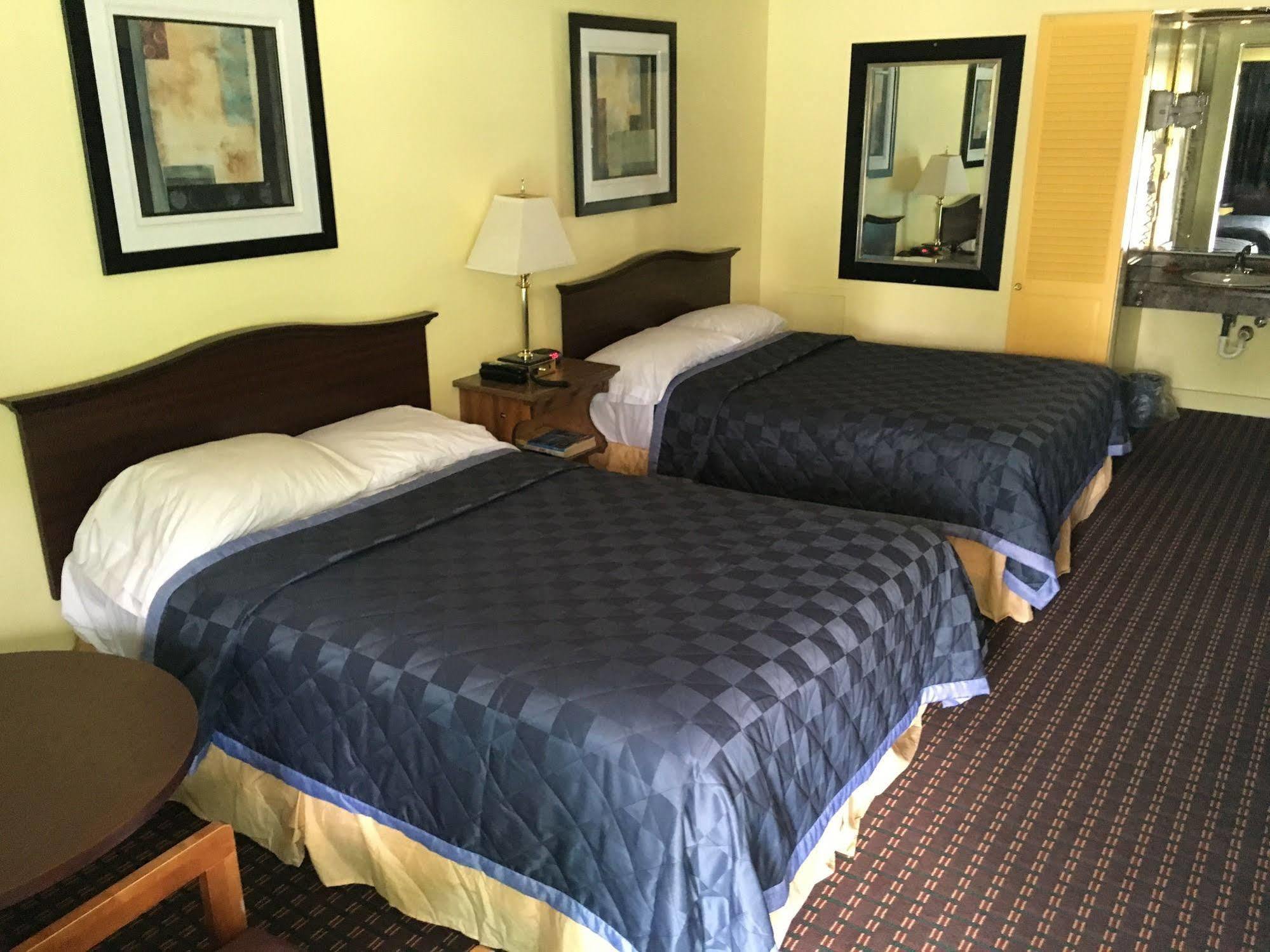 Norwalk Inn Экстерьер фото